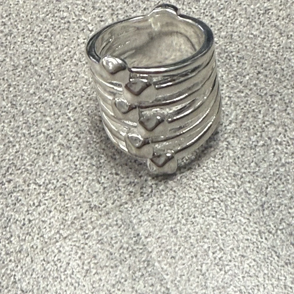 Silver-plated multi effect ring with nail heads details